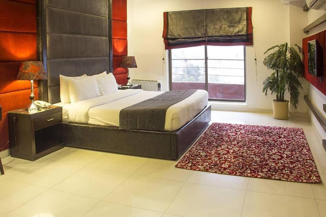 Maisonette Hotel & Apartments Lahore Exteriér fotografie